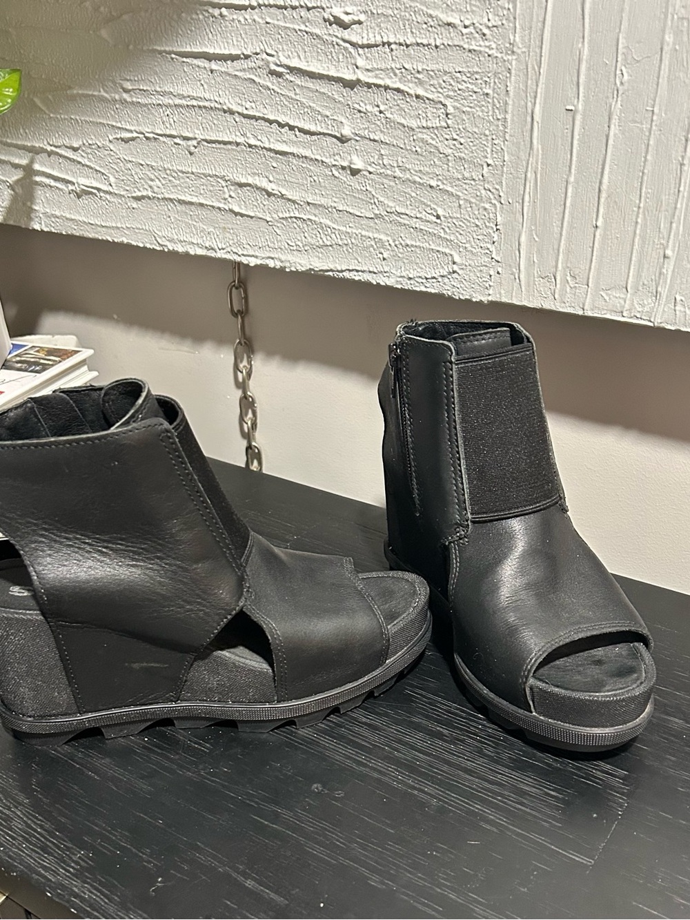 SOREL Joanie II Women’s 7.5 Black Leather Peep Toe Wedge Ankle Sandals